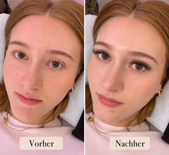 Frontaler Vorher-Nachher-Vergleich einer Wimpernverlängerung bei blauen Augen